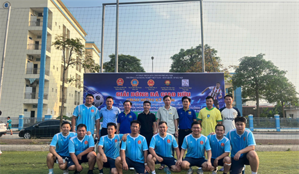 Đoàn thanh niên Viện KSND huyện Đông Anh tổ chức hoạt động thể dục thể...